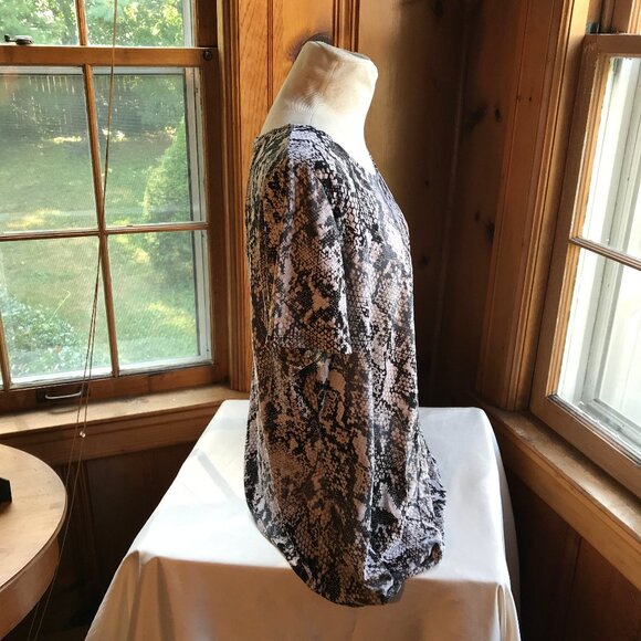 INC INTERNATIONAL CONCEPTS snake print top in size 0X. Grey and black. - Picture 4 of 5